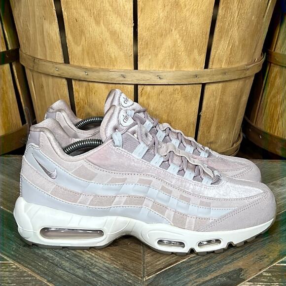 Nike Air Max 95 LX Velvet Particle Rose Suede Velvet AA1103-600 Sneakers Mens 9 - Picture 1 of 13